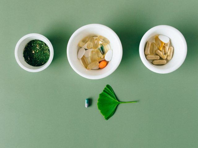 Vitamines naturelles vs synthétiques : le grand comparatif